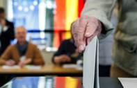 AfD Brandenburg eyaletinde kazanan ilk aşırı sağcı parti olma yolunda