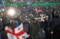 Gürcistan'da göstericilere maske ve lazer yasağı