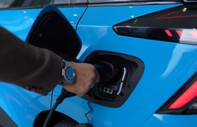 İngiltere elektrikli araç üreticilerine yönelik kurallarını yumuşattı