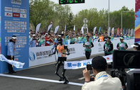 Çin'de ilgi çeken maraton: Robotlar ve insanlar karşı karşıya