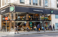 Starbucks iki yıl sonra ABD’de satışlarını büyüttü: Beklentiler aşıldı, hisseler yükseldi