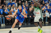 EuroLeague play-off: Panathinaikos'u 85-82 yenen Anadolu Efes seriyi 2-2'ye getirdi