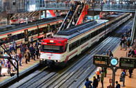 Hırsızlar kabloları çaldı, İspanya'da tren seferleri felç oldu