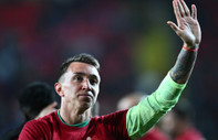 Muslera Galatasaray'a gözyaşlarıyla veda etti | Bir devir kapandı: 14 sene 19 kupa