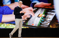 Tim Cook'un en zor yılı: Apple CEO'su peş peşe gelen tehditlerle karşı karşıya