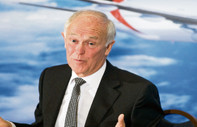 Emirates’in patronu Sir Tim Clark: Ekonomi sınıfını çok ihmal ettik business yolcularını şımarttık
