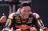 Deniz Öncü'den Moto2'de tarihi zafer: 0.003 saniye farkla kazandı