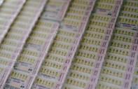 Çöpten çıkardığı biletten 80 bin dolar kazandı
