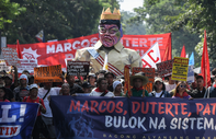Filipinler'de binlerce kişi yürüdü, "Cumhurbaşkanı istifa" sloganları atıldı