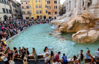 Roma'nın tarihi Trevi Çeşmesi turistler için ücretli olacak