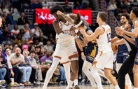 NBA'de Pelicans-Suns maçında yumruklu kavga: İki oyuncu oyundan ihraç edildi