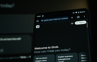X’te yapay zekâ krizi büyüyor: Grok “kıyafet çıkarma” içeriklerini sürdürüyor