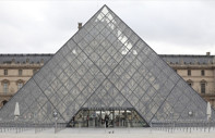 Sıcak hava Fransa’yı vurdu: Louvre erken kapanacak