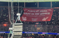 Liverpool taraftarlarından Atatürk'ün sözleriyle koreografi