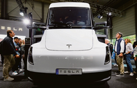 Tesla tırda devrim peşinde