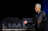 Nvidia CEO'su Huang'ın ikonik ceketi 960 bin dolara satıldı