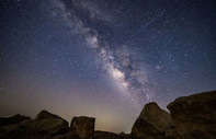 Perseid meteor yağmuru Samanyolu ile buluştu: Necef Çölü'nde büyüleyici görüntü