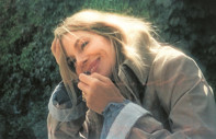 Sienna Miller War’da narsisist bir oyuncuyu oynuyor