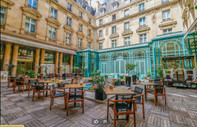 Paris’in ünlü oteli 800 milyon euroya satışa çıktı