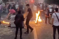 İran'da sokaklar alev alev