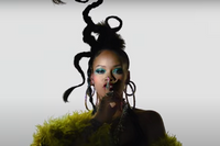 Rihanna hayranlarına göndermeli Super Bowl tanıtımı