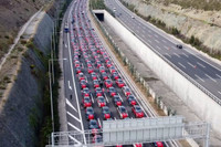 Türkiye'nin yerli otomobili Togg'lar Yavuz Sultan Selim Köprüsü'nden geçti