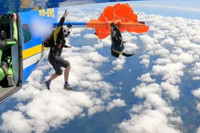 Dehşete düşüren görüntüler: 4.500 metre yükseklikte kanada takıldı