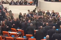 Bütçe görüşmelerinin son gününde Meclis'te kavga