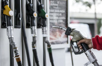Almanya'da benzin zammına sınır getiren teklif iş dünyası ile siyaseti karşı karşıya getirdi