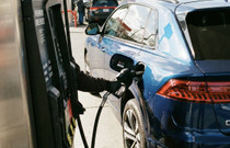 İngiltere’de akaryakıt alarmı: Hükümet panik alımlarına karşı acil toplanıyor