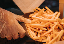 Zihin sağlığı için beslenme uyarısı: Nörologların asla tüketmediği 6 gıda