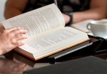 Kişiye özel kitaplar reçete ediliyor: Modern tıbbın yeni trendi "okuma terapisi"