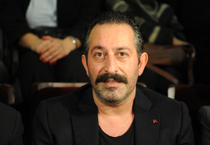 Cem Yılmaz'ın CMXXIV gösterisi 31 Aralık'ta Netflix'te yayınlanacak