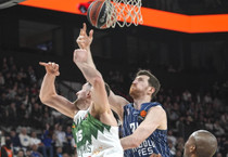 Anadolu Efes, sahasında Zalgiris'i 92-82 mağlup etti