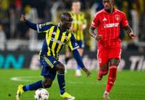 Fenerbahçe kendi sahasında, Nottingham Forest'e 3-0 yenildi, tur şansını zora soktu