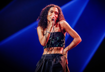 İngiltere'nin yeni pop kraliçesi Olivia Dean, James Bond şarkısını mı yapacak?