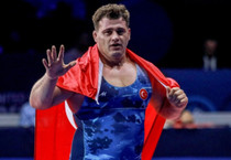 Rıza Kayaalp'ten Arnavutluk'ta tarihi şampiyonluk: 13'üncü altın madalyasını kazanarak rekor kırdı