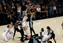 NBA play-off'ları: Spurs, Thunder'ı yenerek seriyi 3-3 yaptı