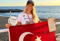 Eda Savcıgil, Catalina Kanalı'nı çifte rekorla geçti