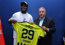 Emmanuel Emenike'den Fenerbahçe'ye ziyaret: "Burada olmak büyük mutluluk"