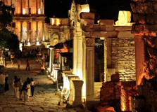 Efes Antik Kenti'nde gece müzeciliği başladı: 1 Ekim'e dek sürecek