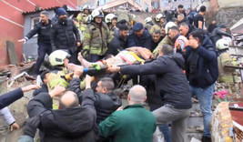 Fatih'te iki bina çöktü: 1 kişi hayatını kaybetti, 1'i ağır 10 kişi yaralandı
