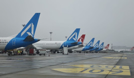 Sabiha Gökçen'de uçuşlara yağmur engeli: 42 uçak çevre havalimanlarına yönlendirildi