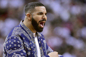 Drake dinlenme rekoru kırdı