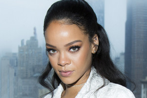 Rihanna’nın Beverly Hills’teki evi kurşunlandı: Şüpheli gözaltında