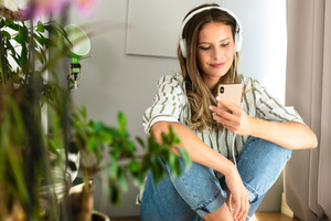 Neden artık düşüncelerimizle baş başa kalamıyoruz?