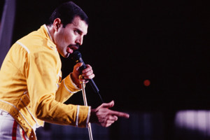 Efsane 80 yaşında: Freddie Mercury’nin unutulmaz kostümleri yeniden sahnede