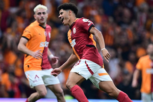 Galatasaray'ın Brezilyalı futbolcusu Gabriel Sara, sol ayak bileğinden sakatlandı