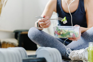 Basit bir beslenme değişikliği yeterli: Günde 330 kalori daha az almak mümkün