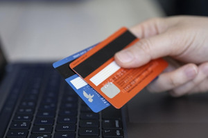 Kredi kartlarına yeni yıl düzenlemesi: Borç üst sınır 30 bin TL'ye çıkarıldı, faizler azaldı